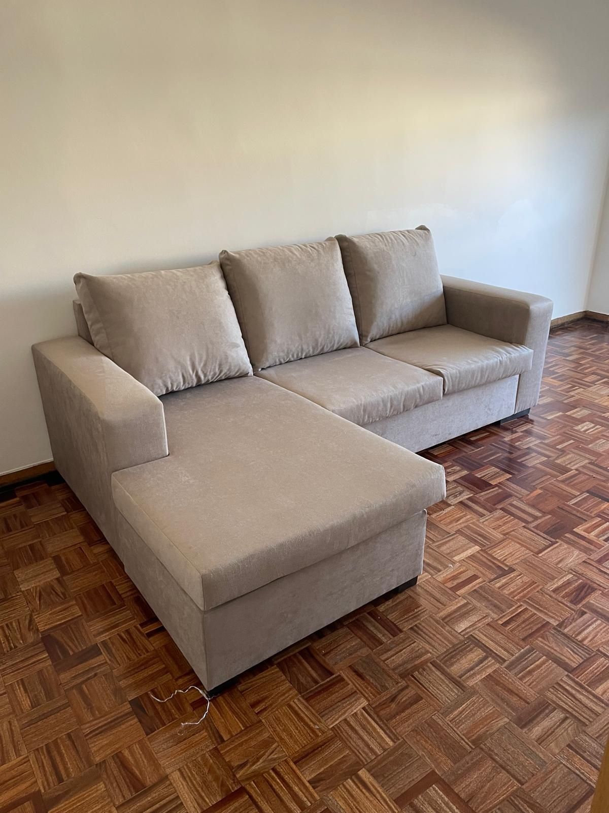 NOVO !!! Sofá com chaiselongue reversível a pronta entrega