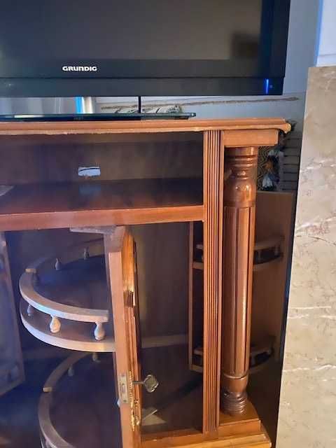 Móvel em madeira maciça para TV