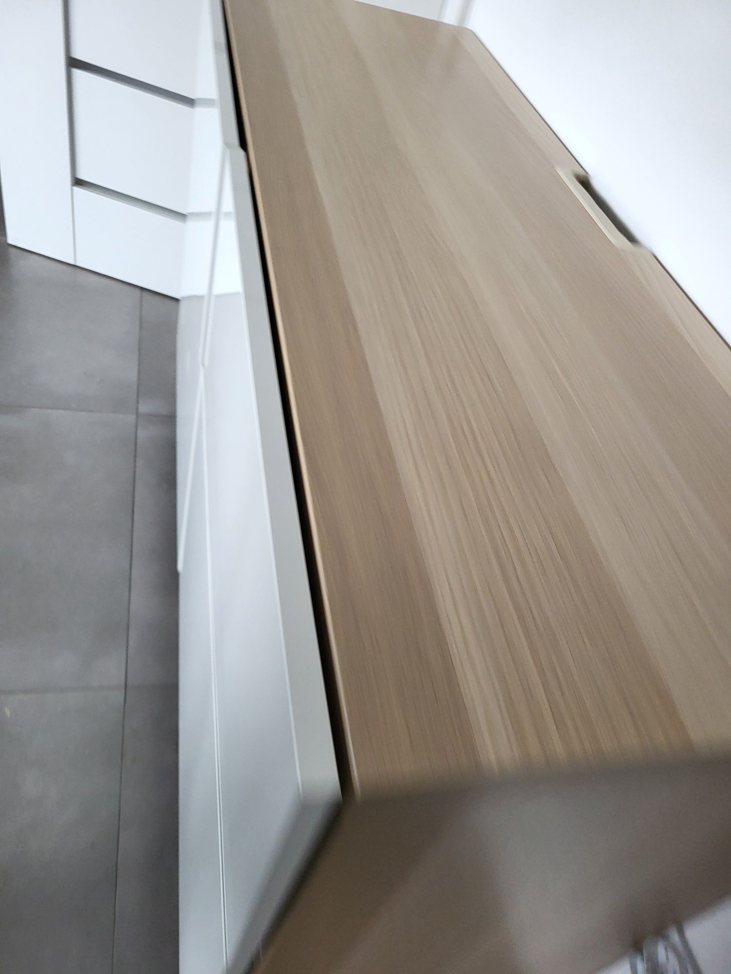 Komoda besta ikea lakier