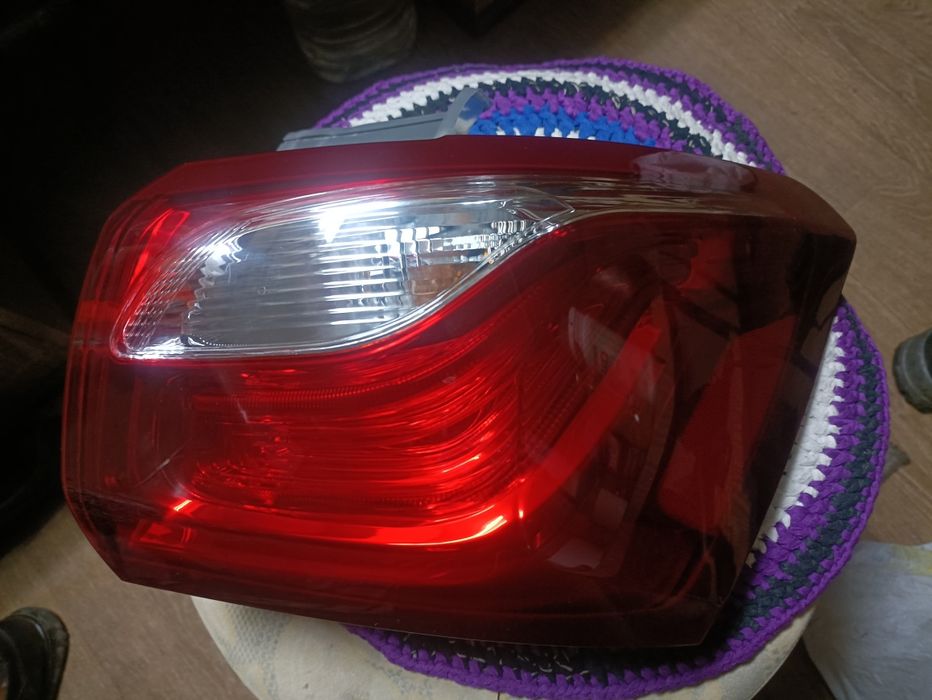 Новый задний правый угловой фонарь