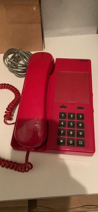 Telefone de teclas vermelho