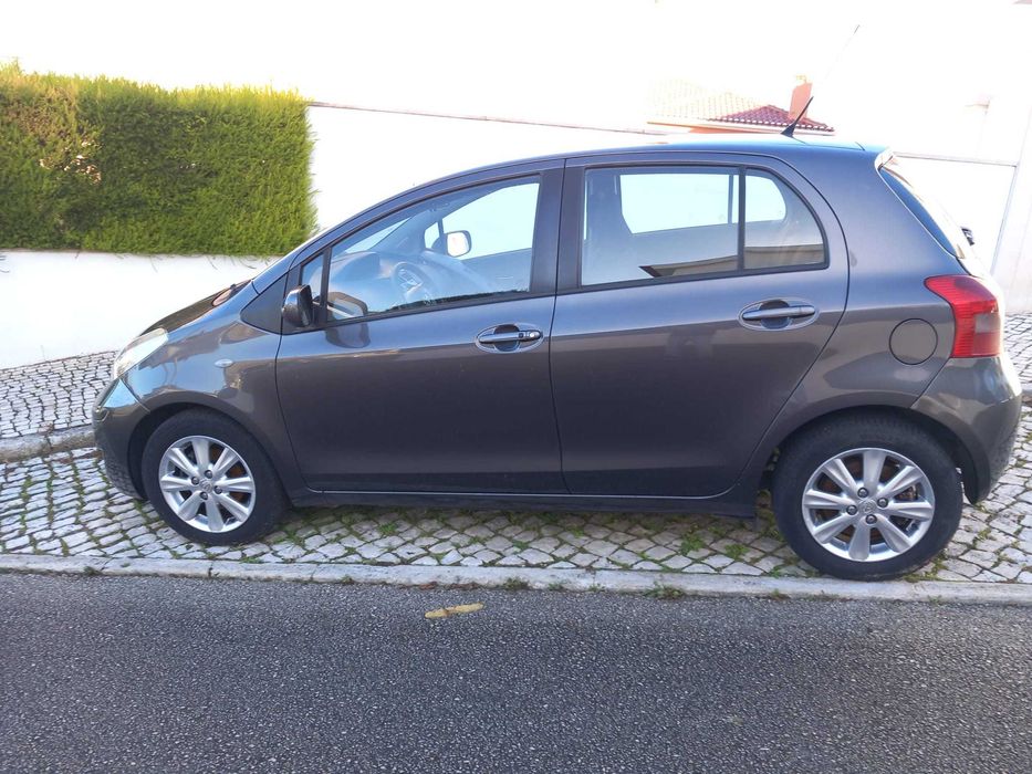Toyota Yaris 1.4 D-4D caixa automática