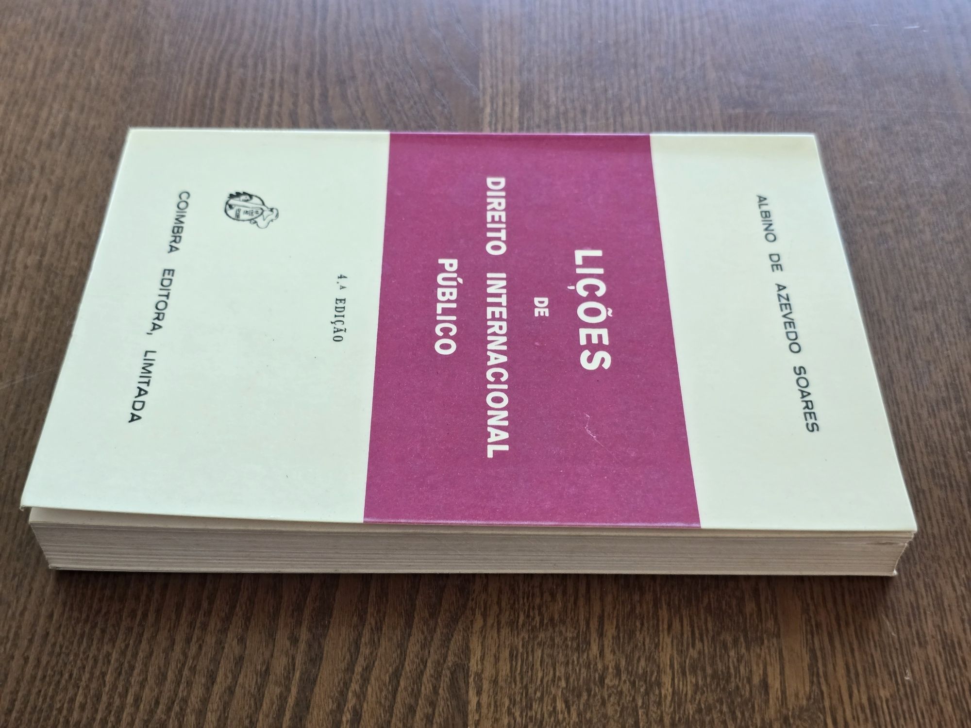 Livros jurídicos / Direito / 1 = 5€ / 10 = 40€