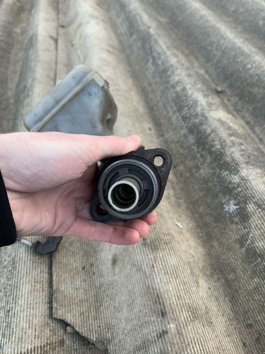 Головний тормозний циліндр від mercedes