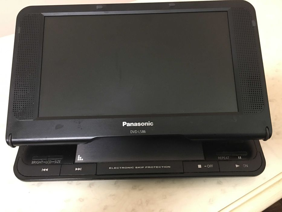 Портативний DVD/CD програвач “Panasonic”, працюючий, модель DVD-LS86