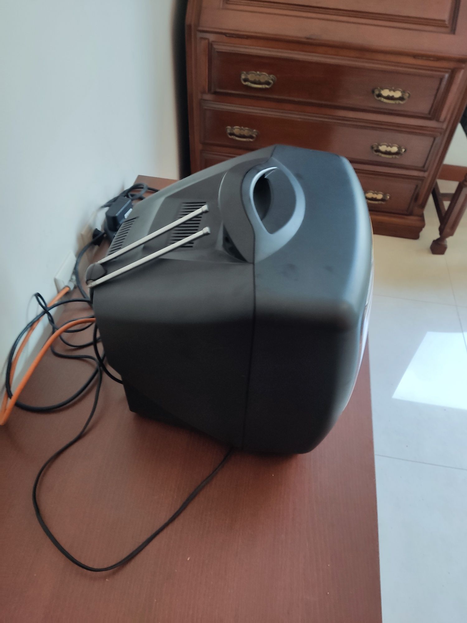 Televisão Philips a funcionar como nova