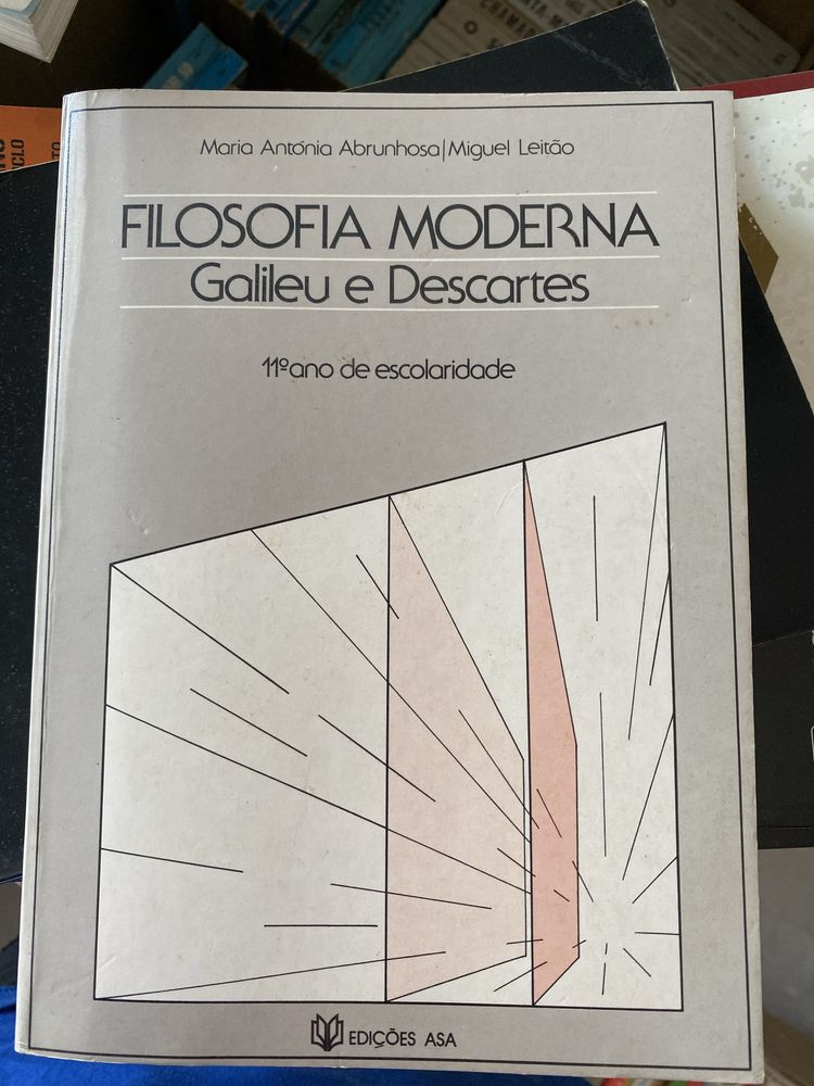 Livro de filosofia de 11.º ano antigo
