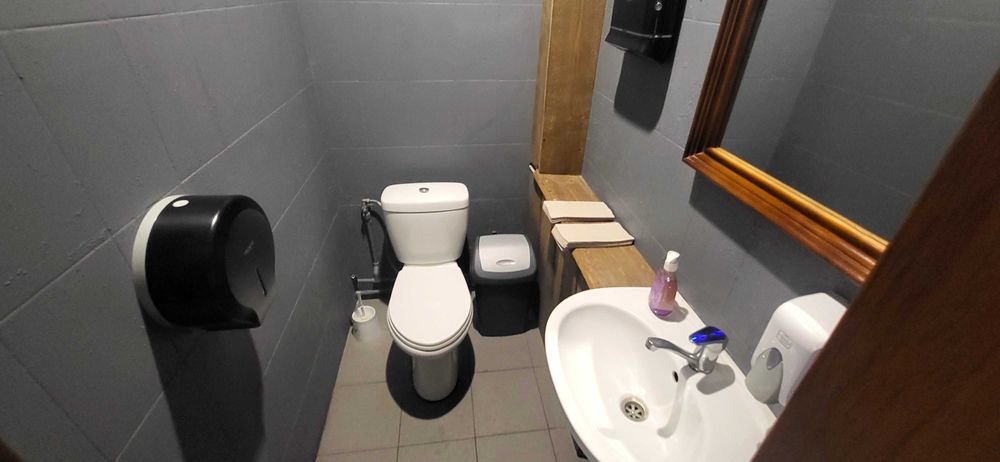 Продаж приміщення з мебелью та з обородованієм вул. Космічна .