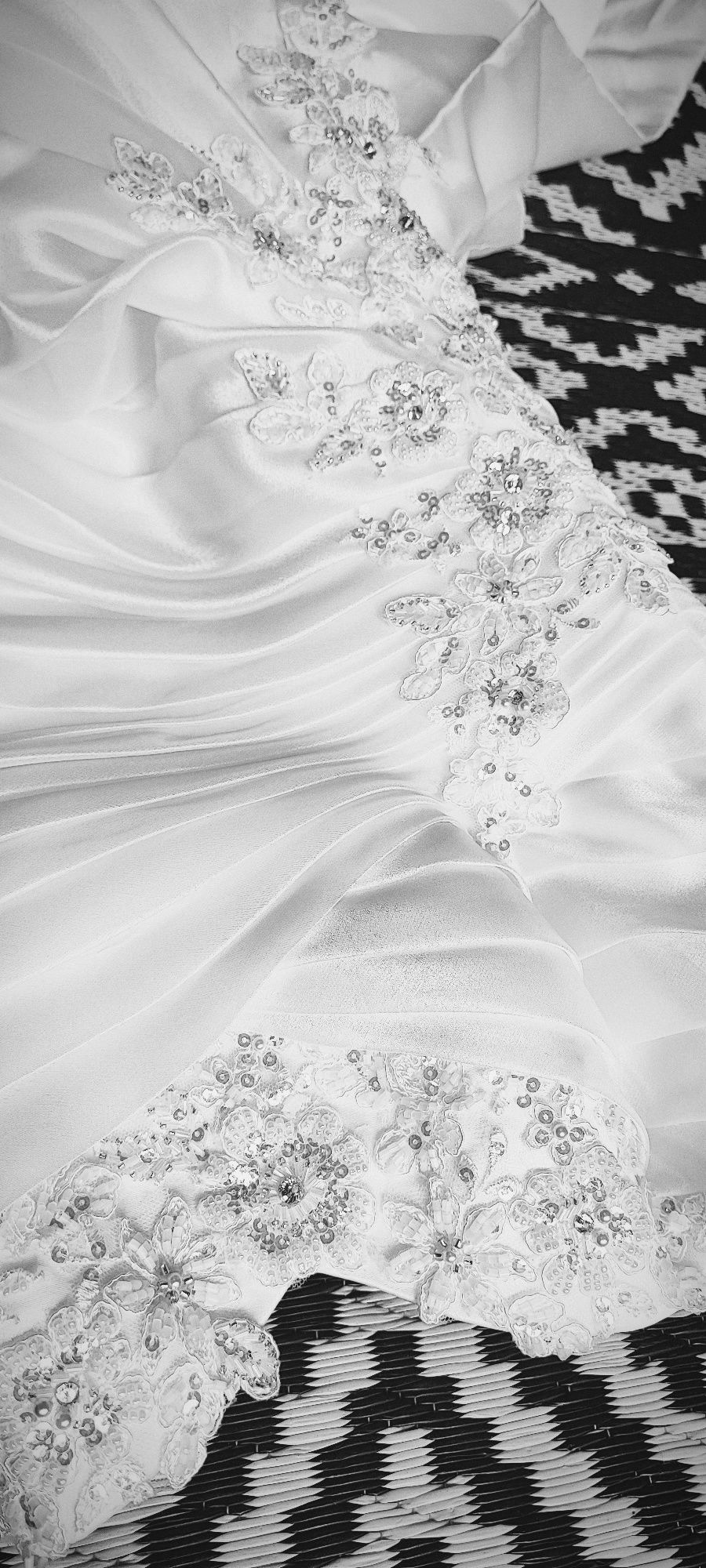 Sukienka ślubna biała z zdobieniem  S M