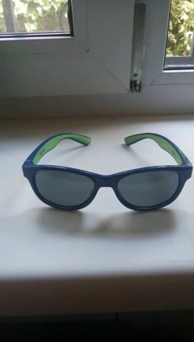 Продам детские солнцезащитные очки Swing