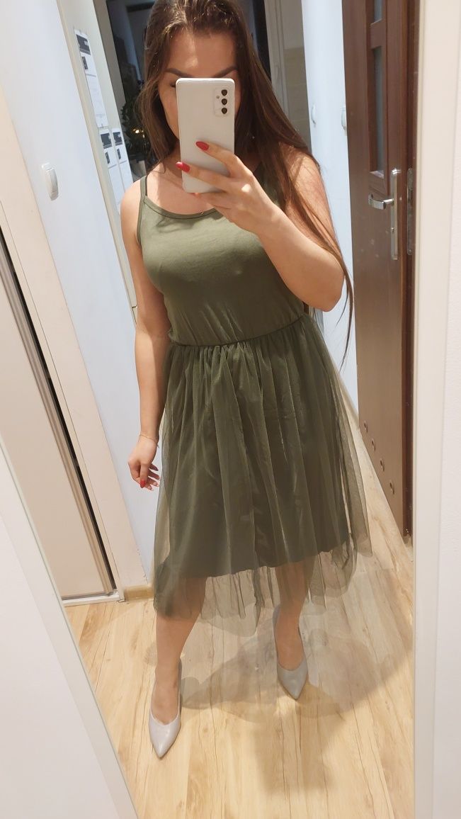 Tiulowa sukienka M L midi