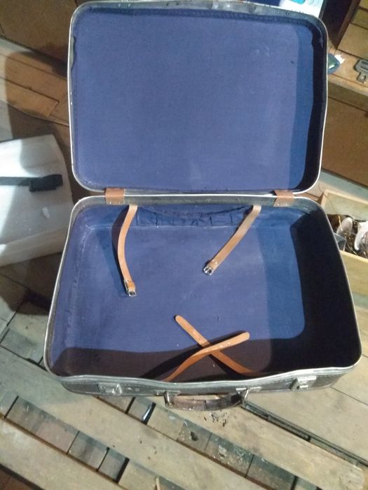 Чемодан продам для своих нужд