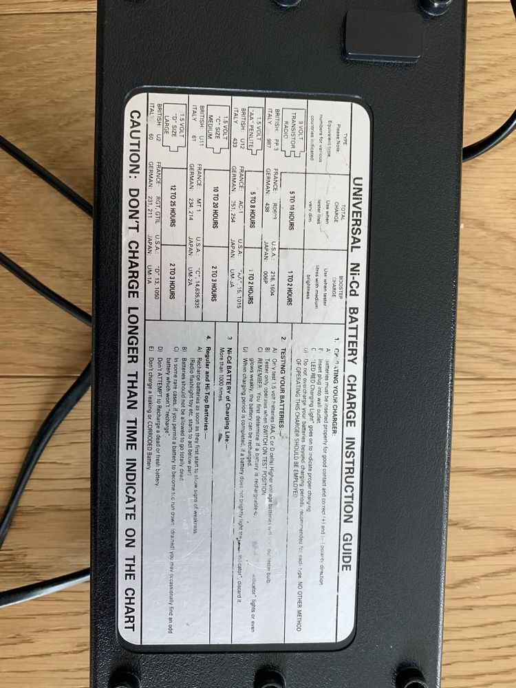 Ładowarka do akumulatorków AA, AAA oraz 9V