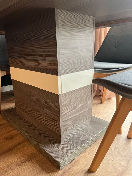 Stół kuchenny z krzesłami 140x90 w bardzo dobrym stanie