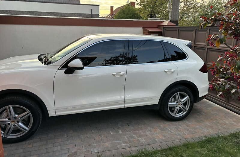 Porsche Cayenne 2011 року