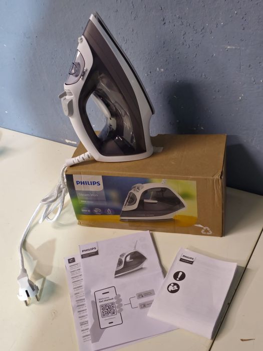 Nowe żelazko parowe Philips z serii 2000, model DST2010/40