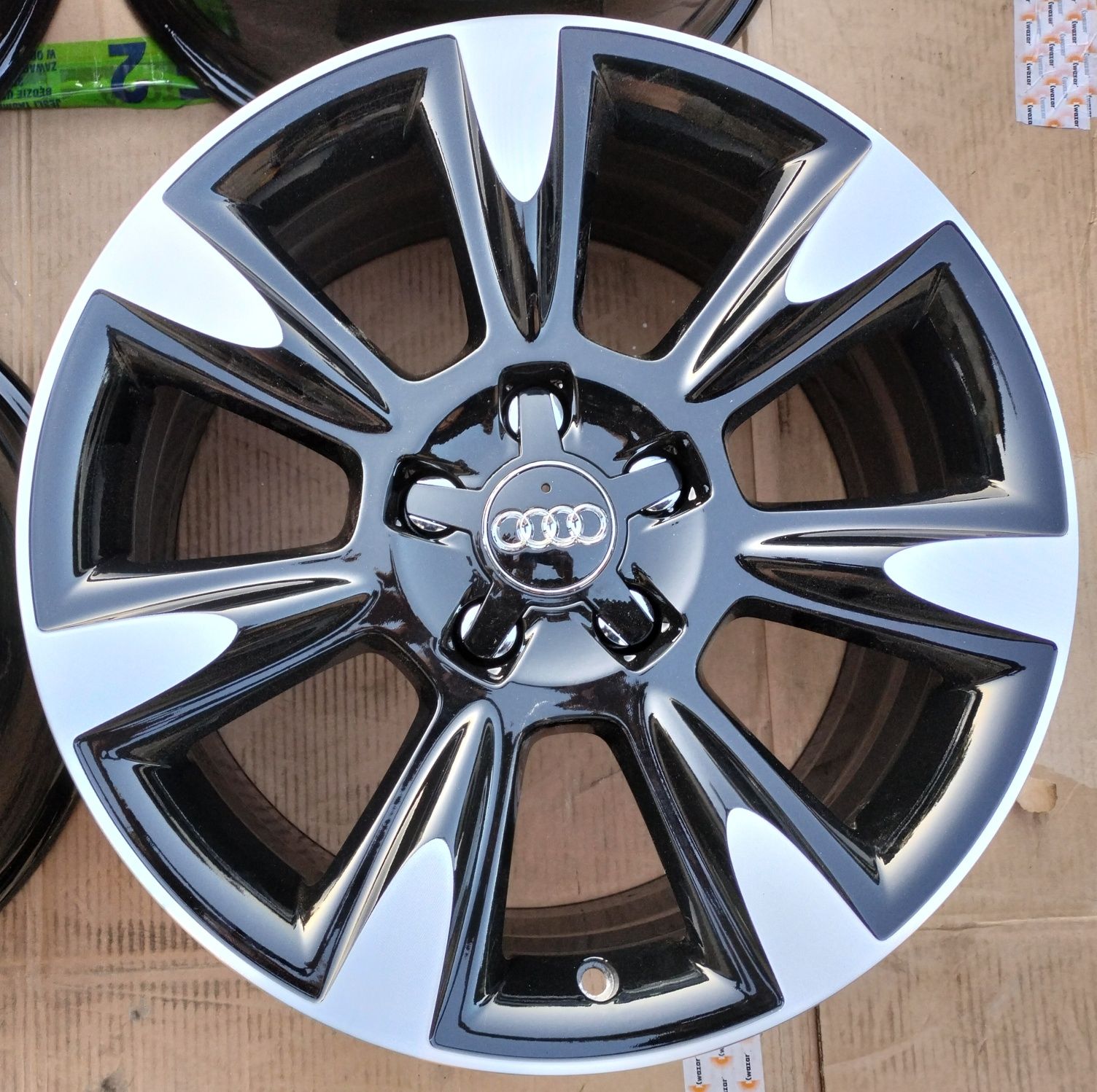 Felgi Oryginał Audi A3 A4 A5 A6 A8 7,5x17 ET28 5x112 8K0