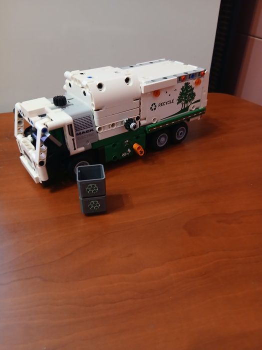 Продам lego technic лего мусора машина конструктор