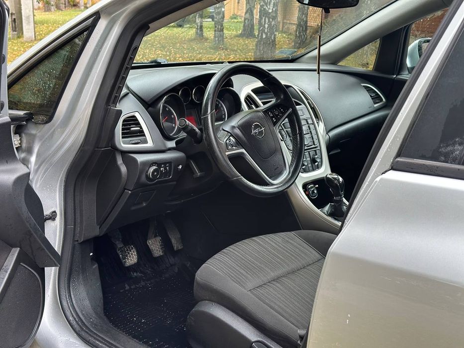 Продам Opel Astra J 1.7 дизель в Харкові