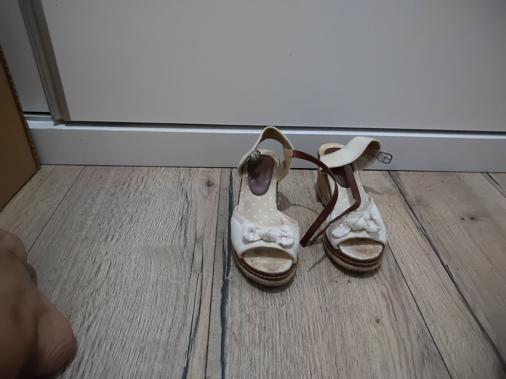 Várias sandálias de verão tamanho 36
