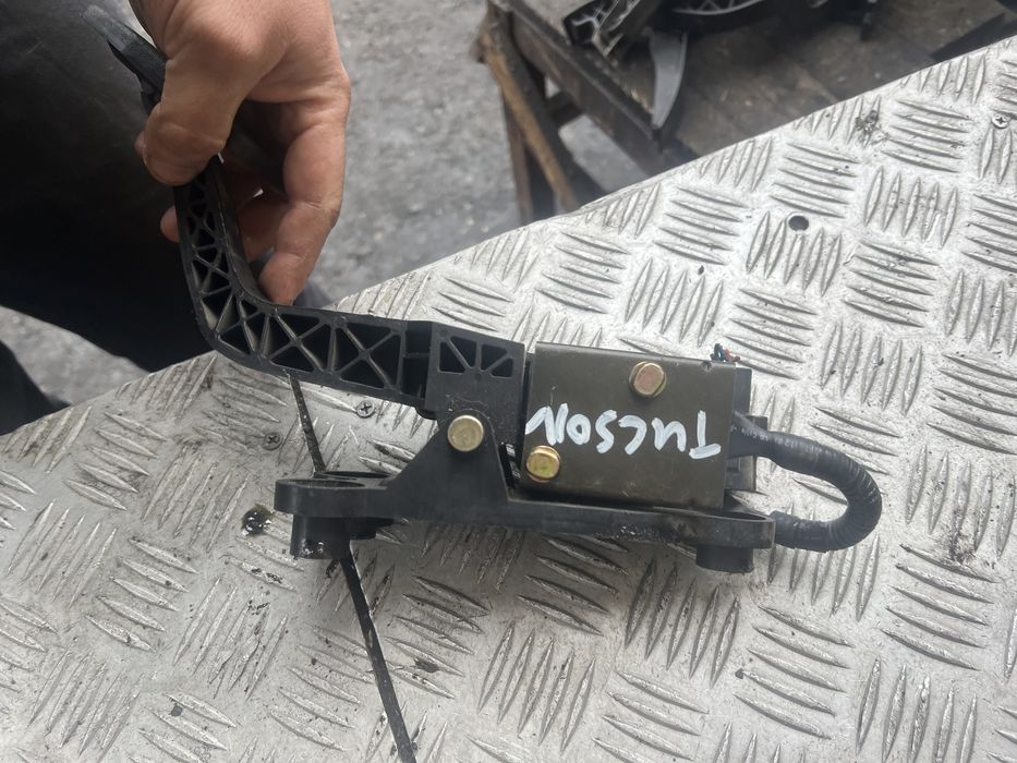 Педаль газа хюндай туксон hyundai tucson 08 год