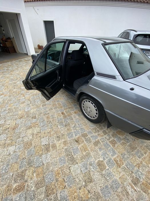 Mercedes-Benz 190E