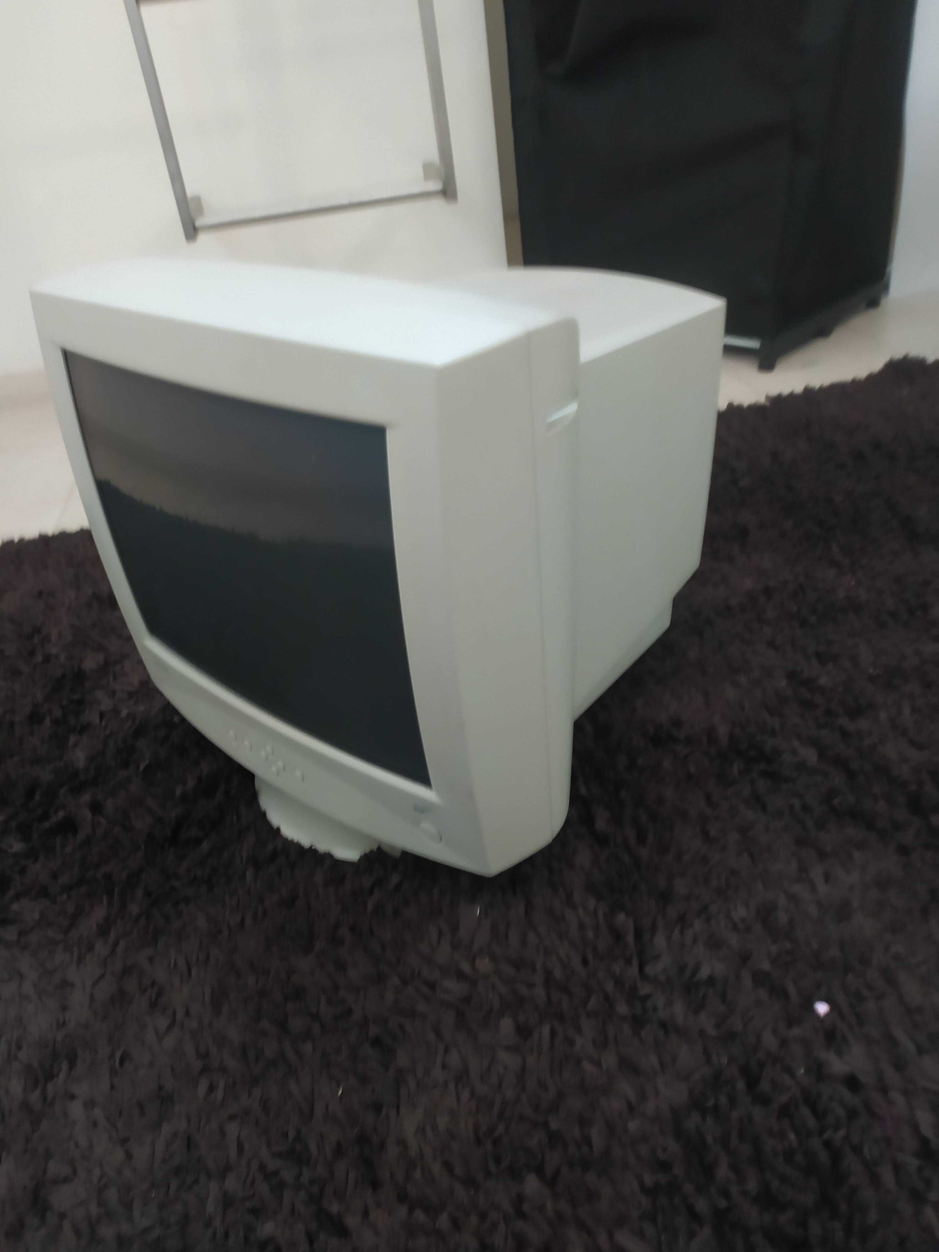 Monitor SAMTRON CRT 19"