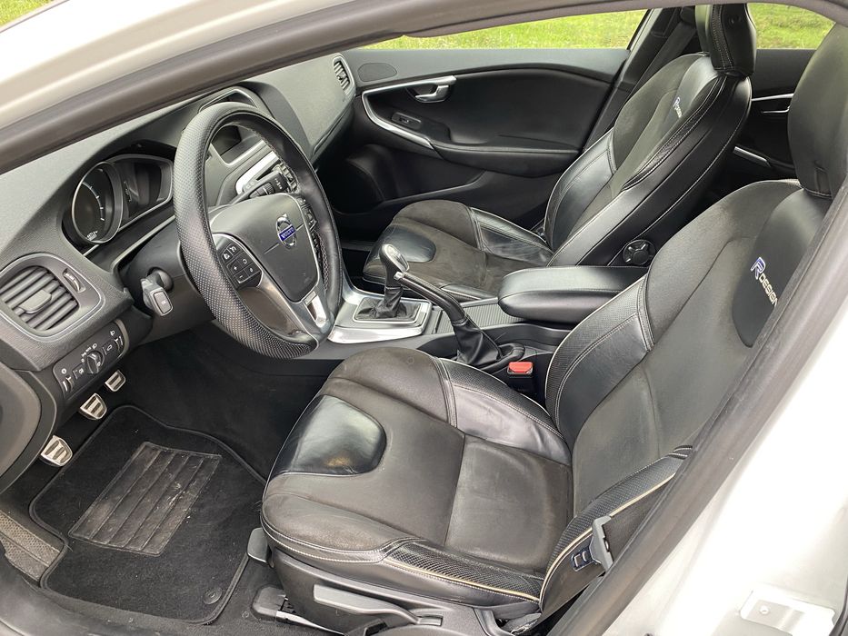 Volvo v40 R-DESIGN