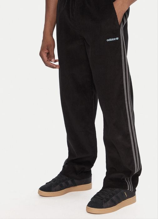 Продам вилюровые штаны Адидас размер S