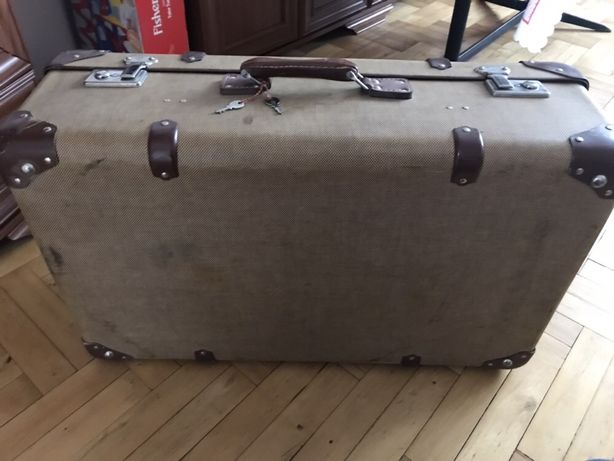 Stara walizka na kluczyk