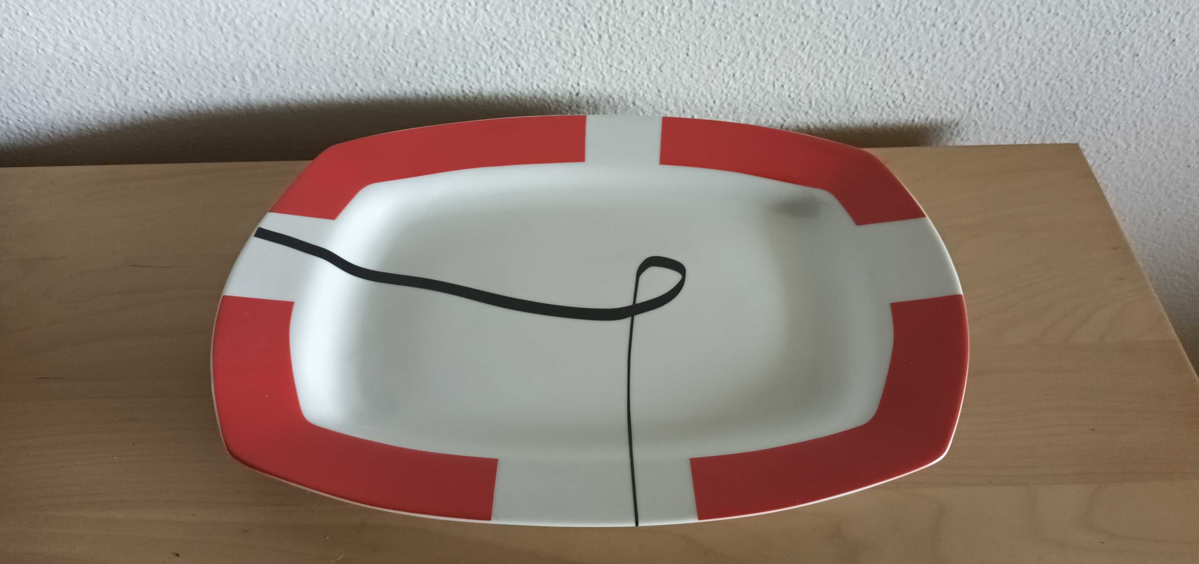 Travessa estilo art déco com etiqueta