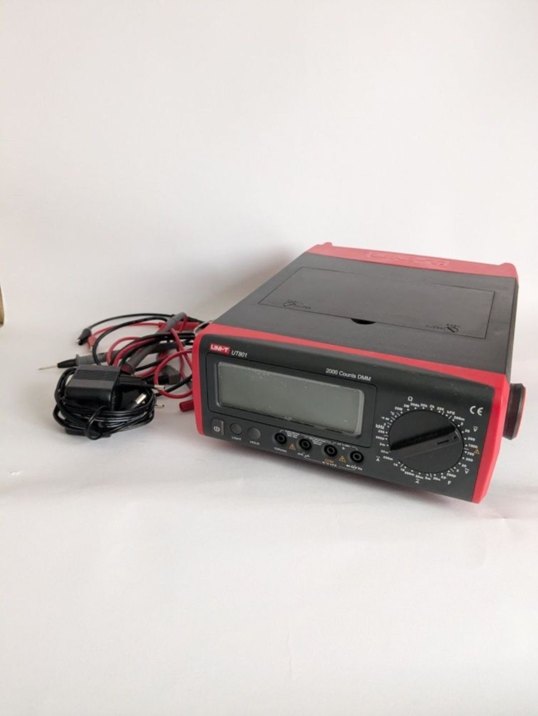 Miernik laboratoryjny UNI-T UT801