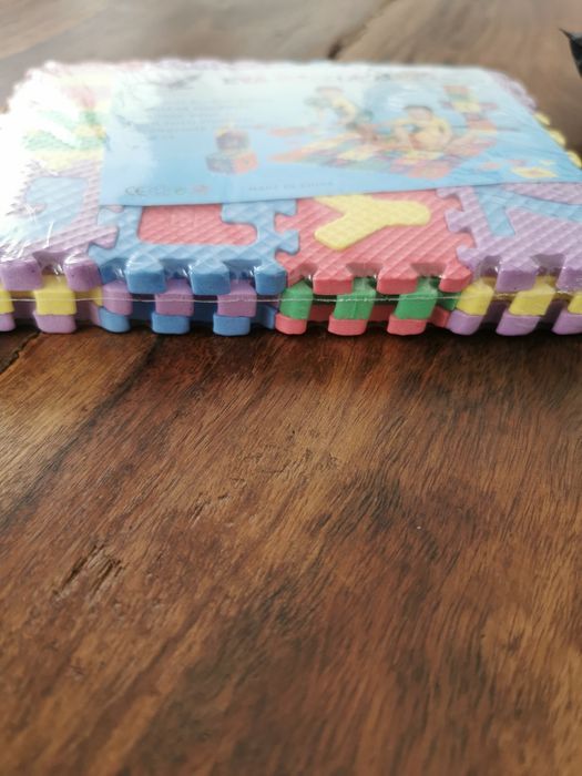 Puzzle abecedário para crianças em espuma