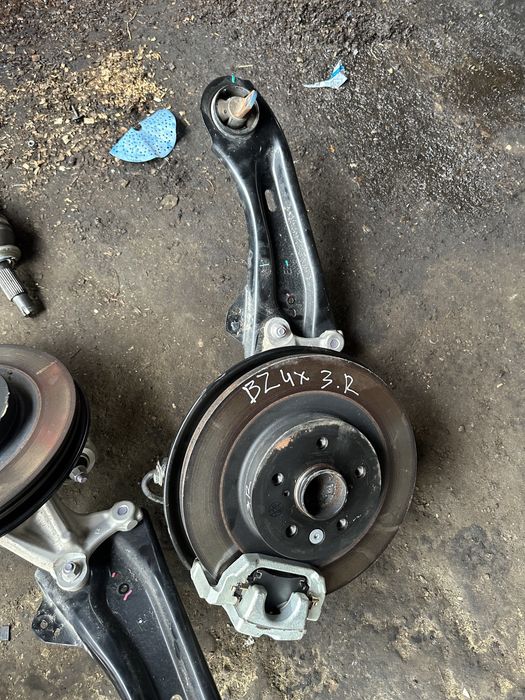 Цапфа ричаг поворотний кулак пружина супорт взборі Toyota BZ4X