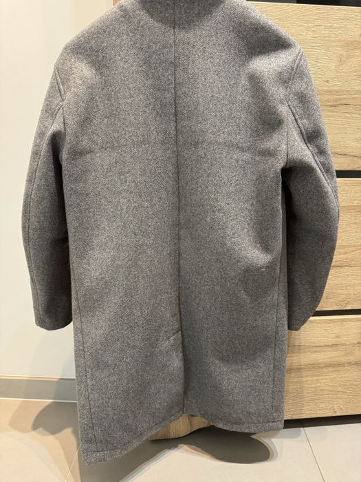 Szary męski płaszcz