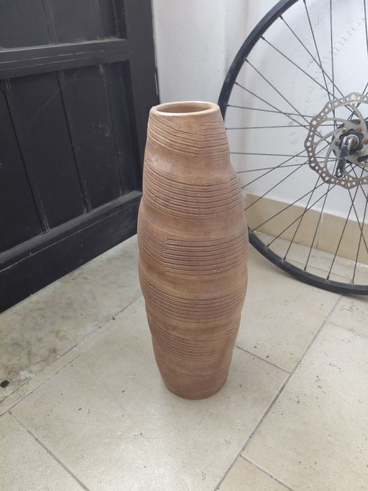 Jarra decorativa em bom estado geral para flores