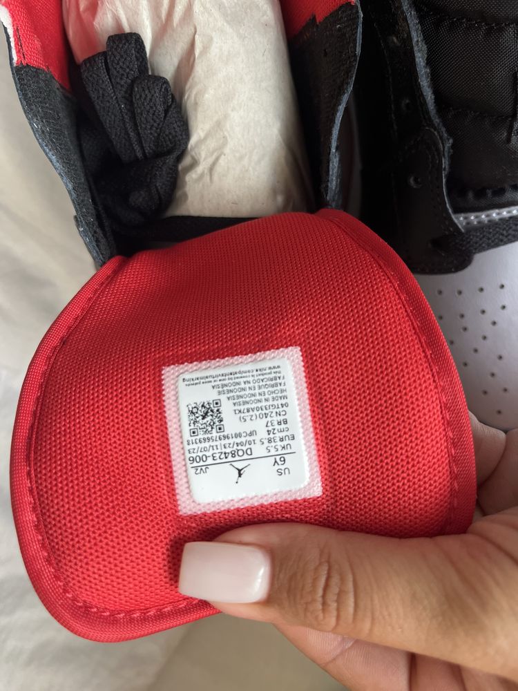 Jordan 1 mid Bred Shadow