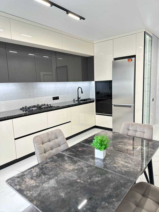 Продам квартиру з новим ремонтом