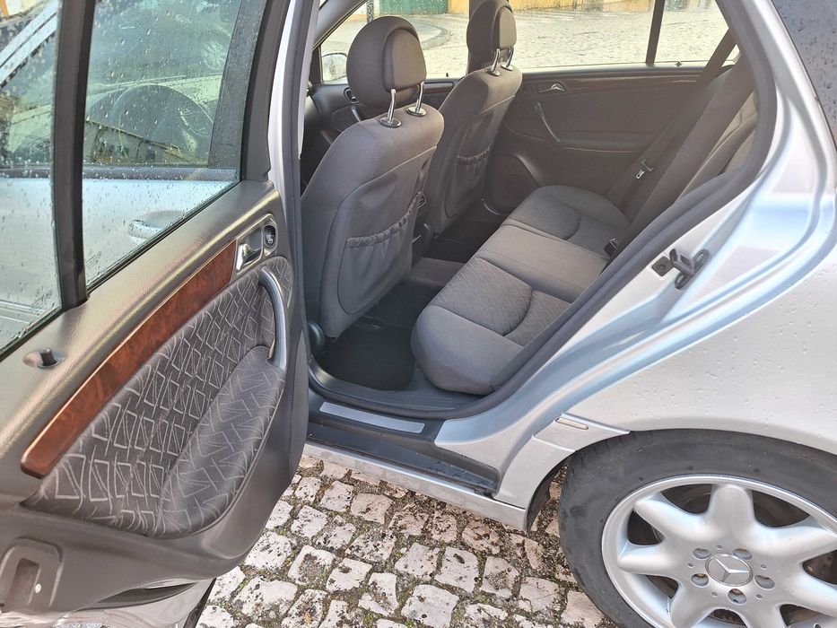 Mercedes Benz C220 CDI AUTOMÁTICA. ano 2004