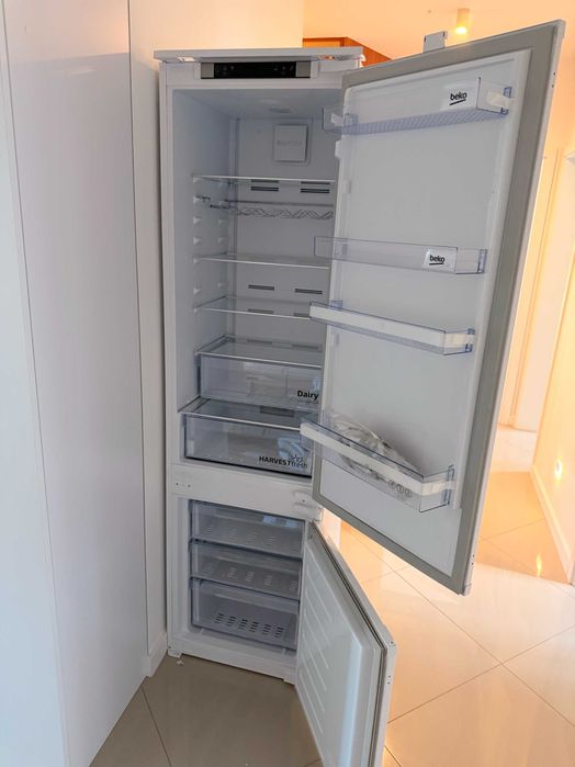 Lodówka do zabudowy beko BCNA306E42SN nowa