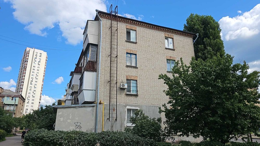 Київ район ДВРЗ вул. Алматинська 89 а. Є ВІДЕООГЛЯД.