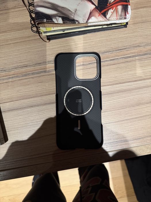 Чехол от pitaka на 16 pro max