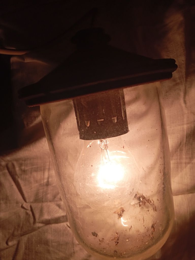 Lampa latarnia z czasów PRL-u