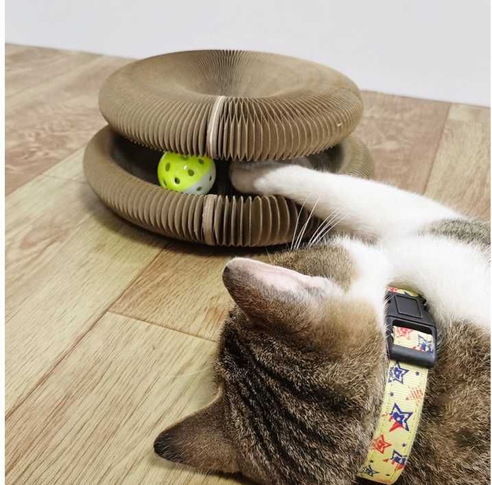 Zabawka dla kota z piłką - drapak z piłką