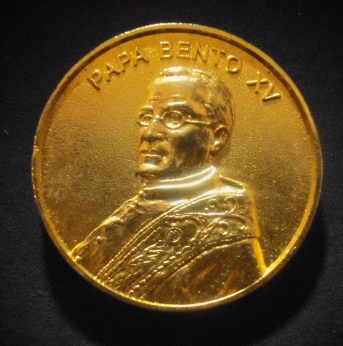 Coleção com 10 medalhas em metal dourado dos Papas