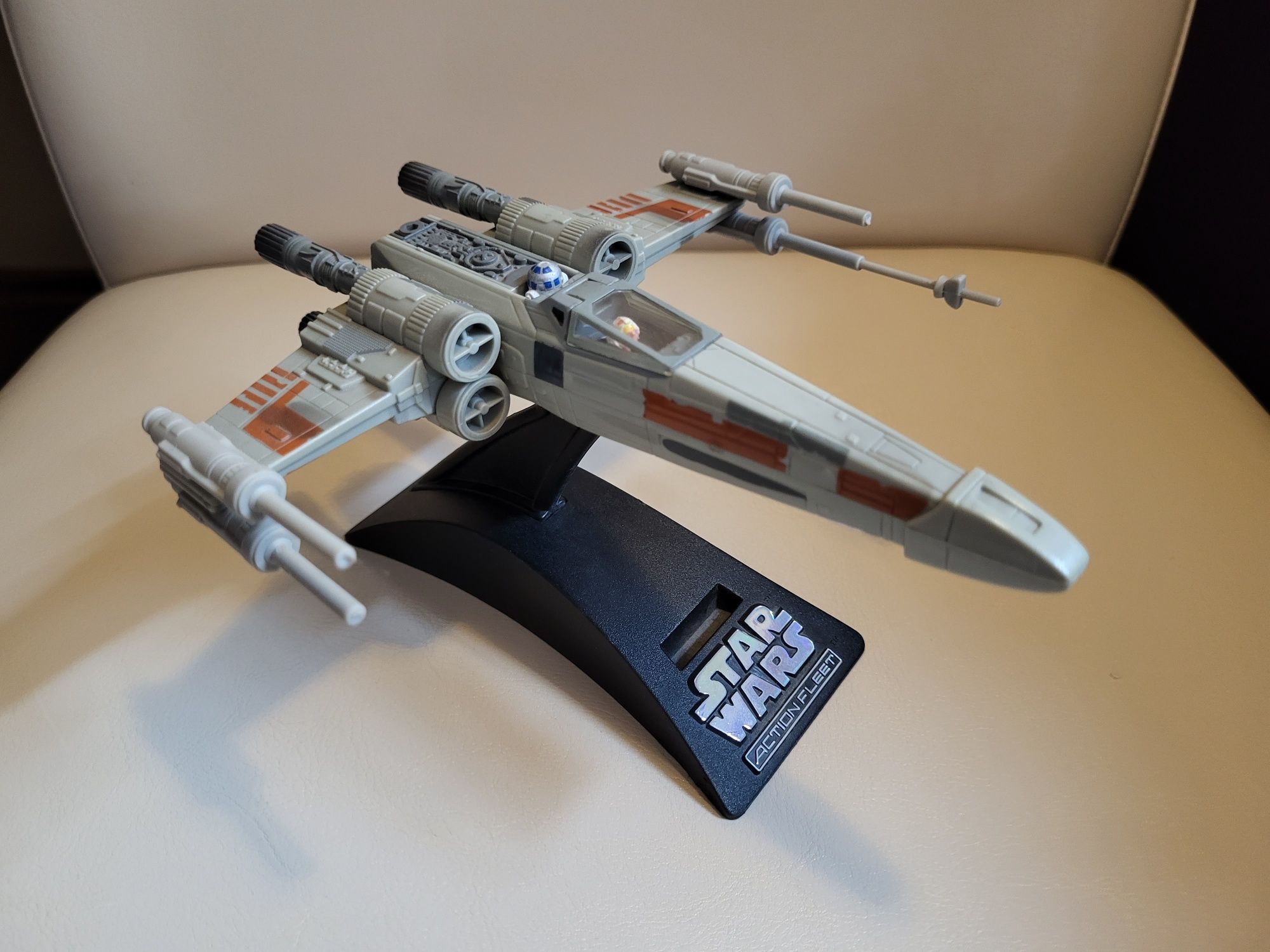 Star Wars Micro Machines X-Wing Fighter + Biggs & R2