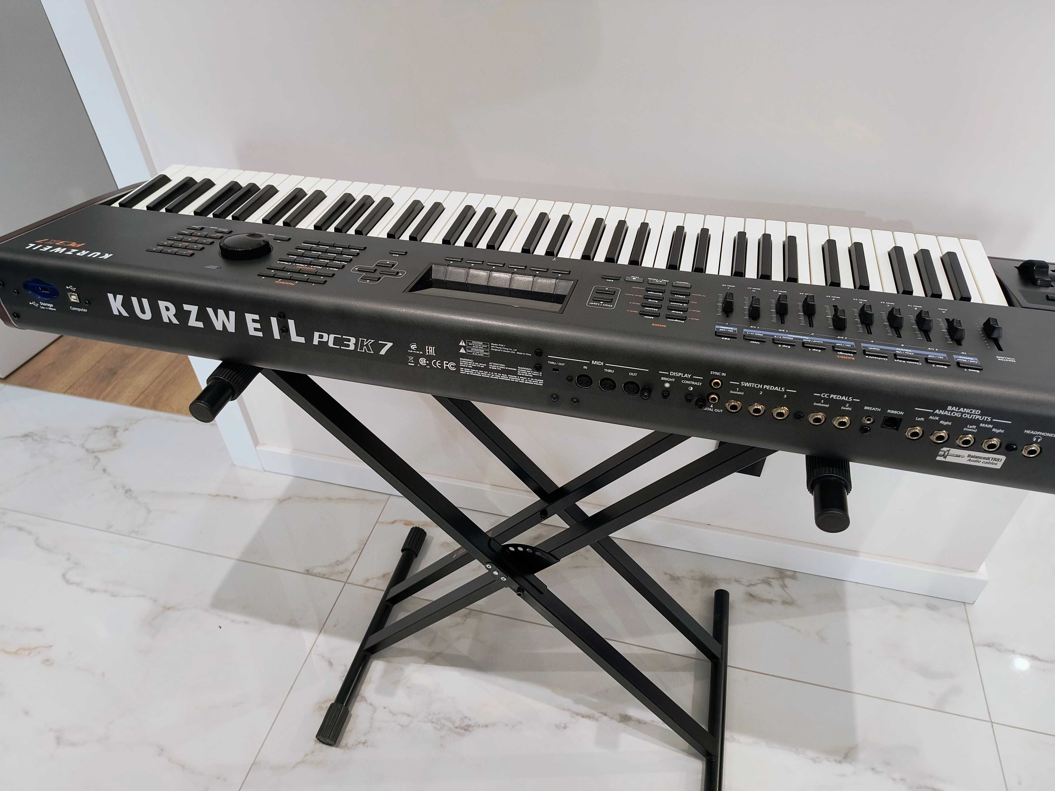 Kurzweil PC3K7  +  Core 64  + case  +  dodatki