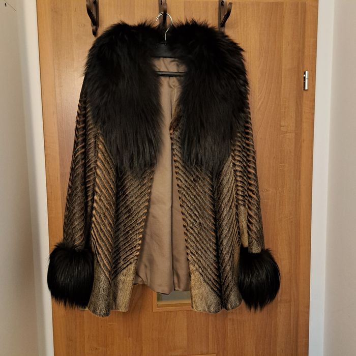 Futro damskie w b.dobrym stanie.Noszone okazjonalnie