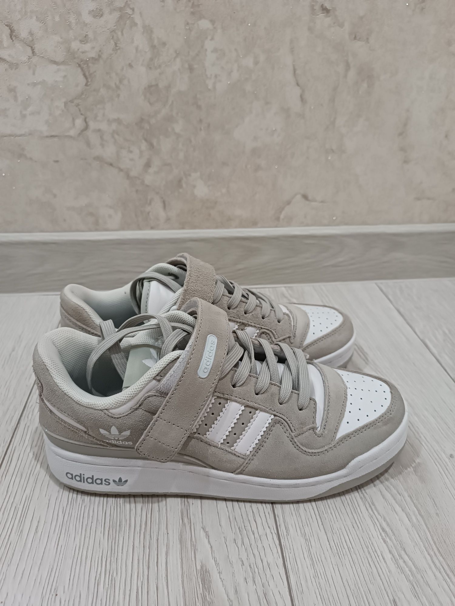 adidas forum low замшеві