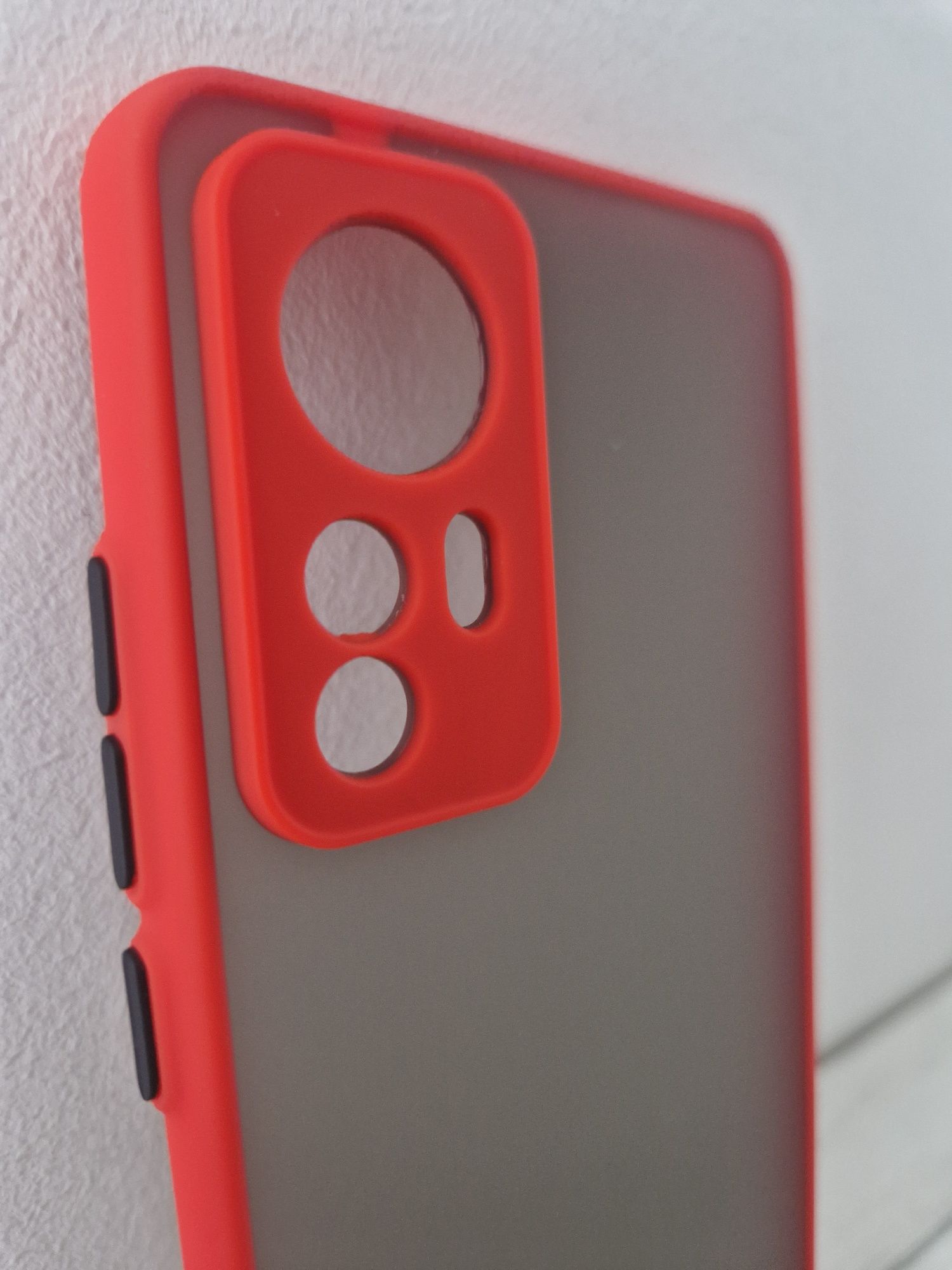 Vennus Color Button Bumper do Xiaomi 12/12X Czerwony